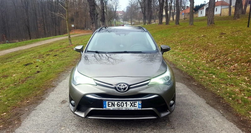 Toyota Avensis cena 68900 przebieg: 55000, rok produkcji 2017 z Szepietowo małe 211